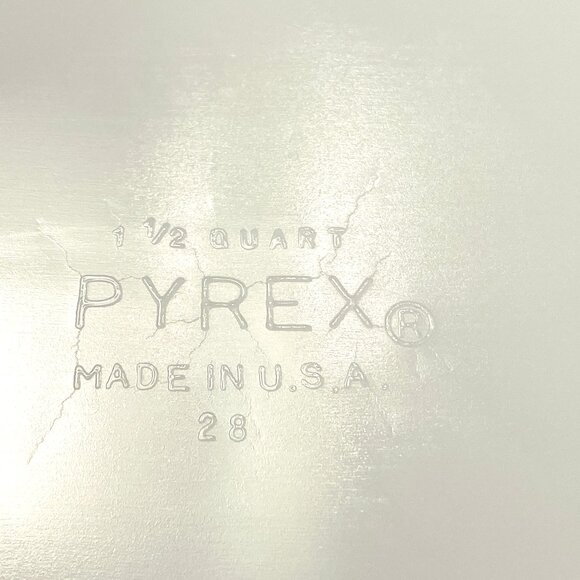 Vintage Pyrex Barbed Wire Cinderella Divided Oval Casserole 1-1/2 quart Dish - Picture 8 of 12